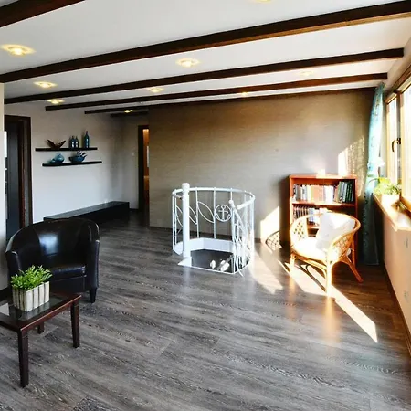 Вілла Holiday Villa, *