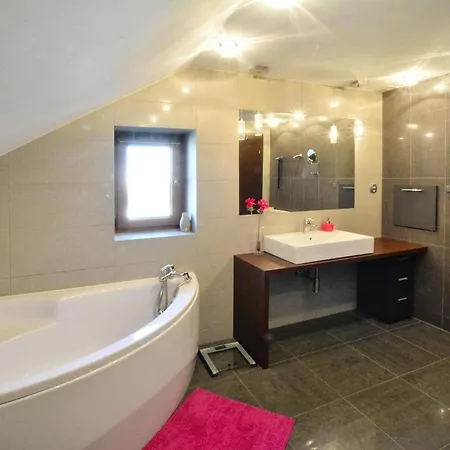 Вілла Holiday Villa, *
